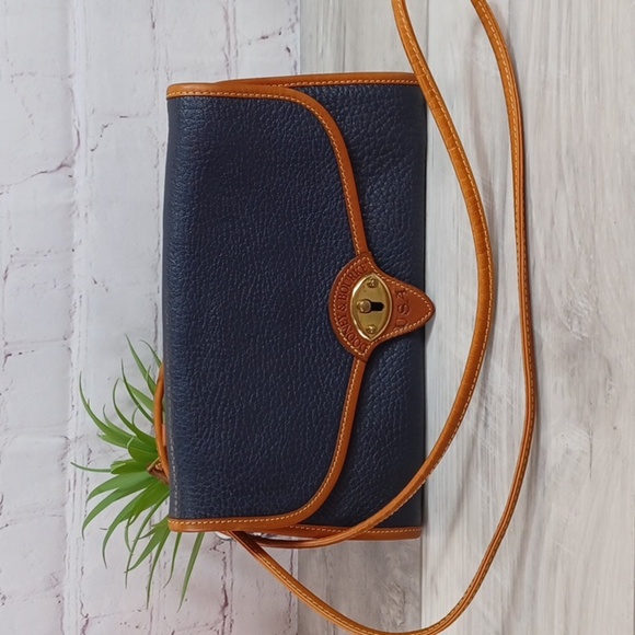 Dooney & Bourke Handbags - Dooney & Bourke Pre-tag Vintage